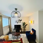 Modern Rooms In 4-Bed House - Walking Distance To Coop Live ,Etihad, Ancoats And City Centre