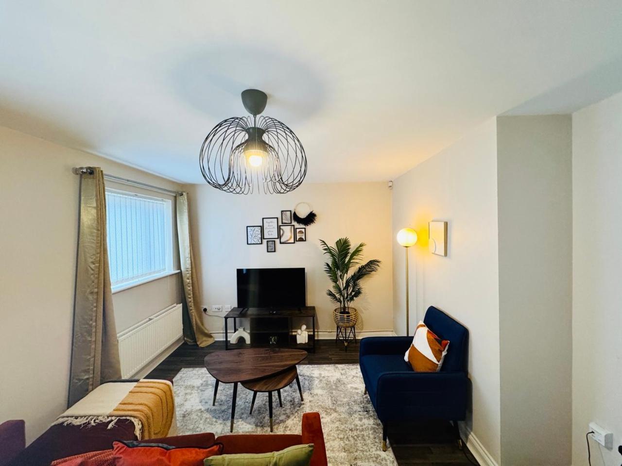 Modern Rooms In 4-Bed House - Walking Distance To Coop Live ,Etihad, Ancoats And City Centre *